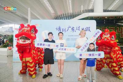 “请到广东过暑假”机场快闪活动上演