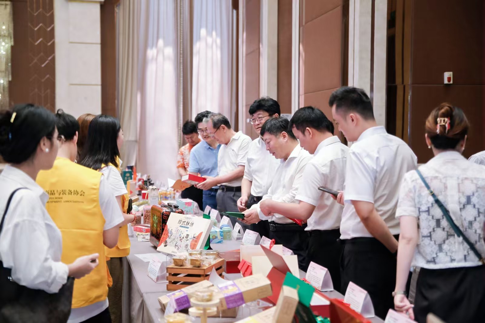 海南举办旅游商品大赛选出50件优秀作品