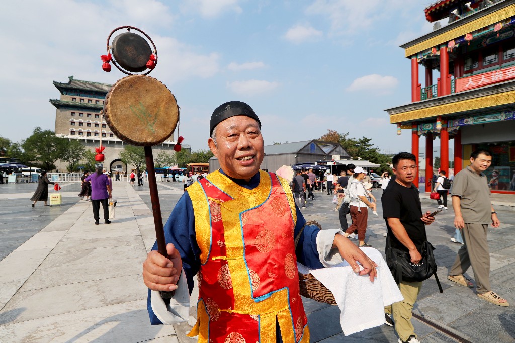 北京老字号中轴线“快闪”活动举行