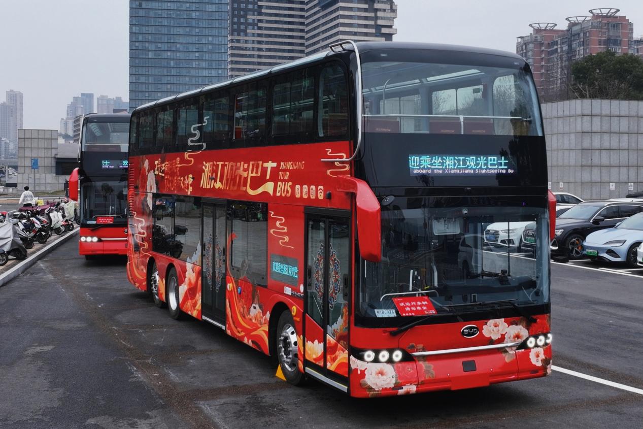 湖南湘江观光巴士试运营