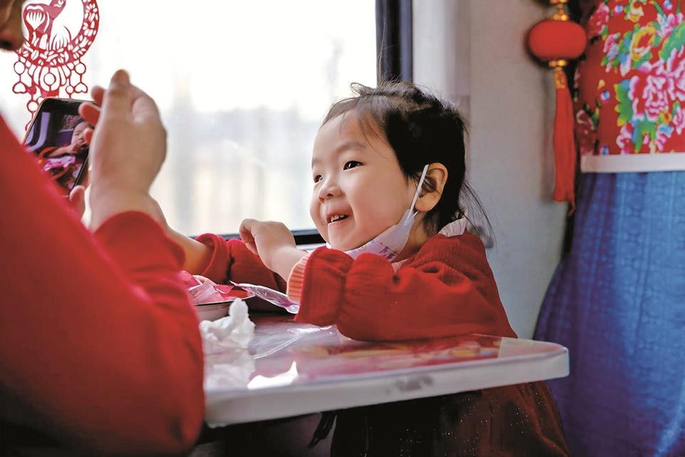 兴安盟冰雪主题列车刮起“最炫民族风”